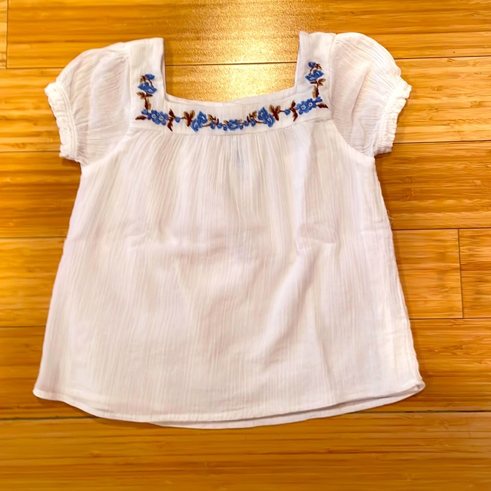 excellent condition of summer blouse ( cotton ) in size 5